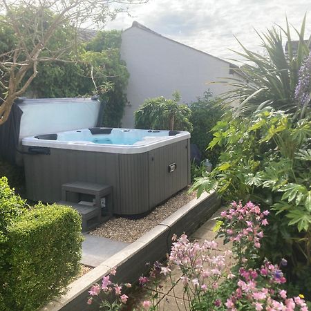Bryntirion Farmhouse Apartment With Hot Tub Llanfair Caereinion Εξωτερικό φωτογραφία